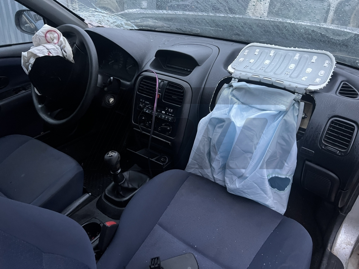 Разборка Mitsubishi Carisma 2003 г.в. с пробегом 250 000 км
