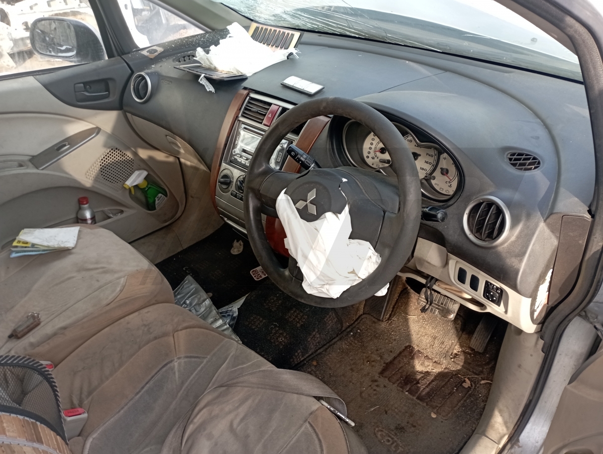 Разборка Mitsubishi Colt 2003 г.в. с пробегом 290 000 км