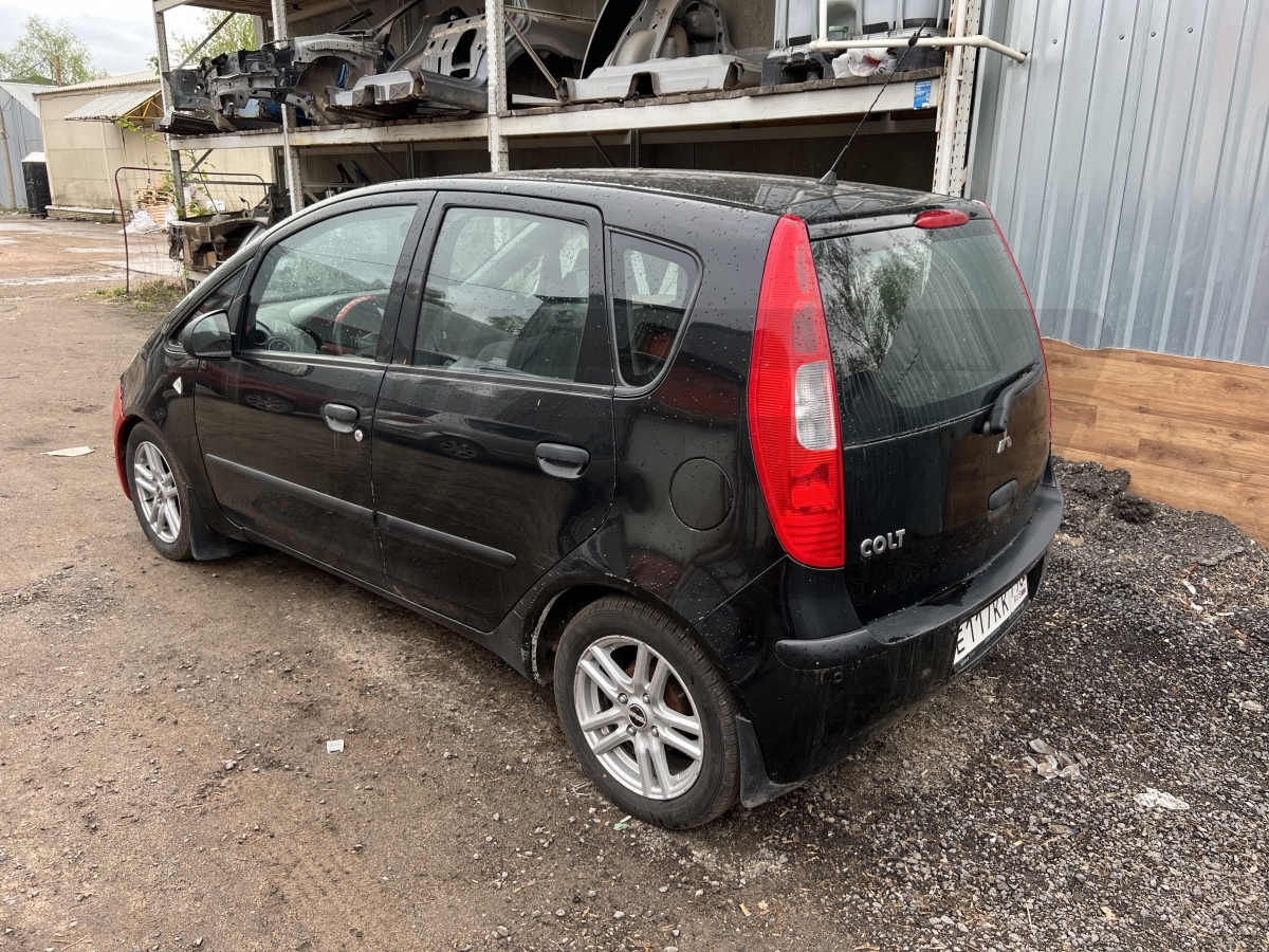 Разборка Mitsubishi Colt 2006 г.в. с пробегом 200 000 км