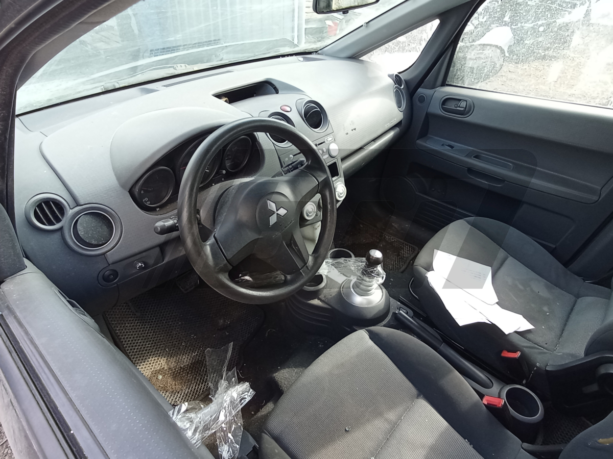 Разборка Mitsubishi Colt 2006 г.в. с пробегом 280 000 км