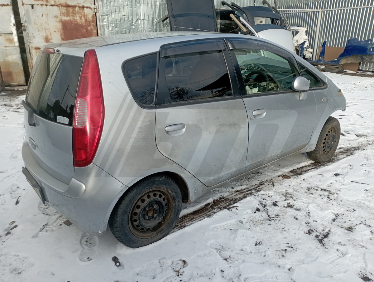 Разборка Mitsubishi Colt 2003 г.в. с пробегом 290 000 км