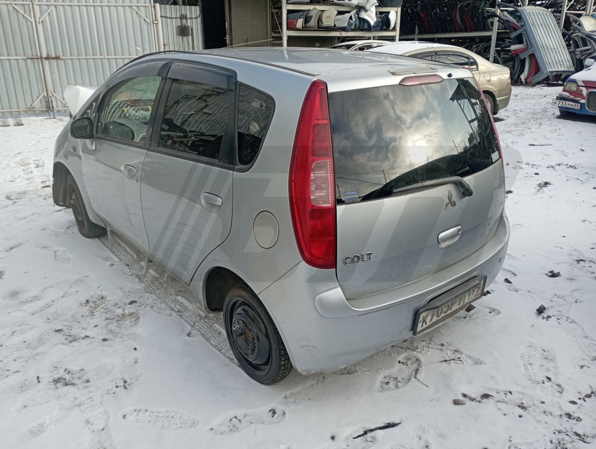 Разборка Mitsubishi Colt 2003 г.в. с пробегом 290 000 км