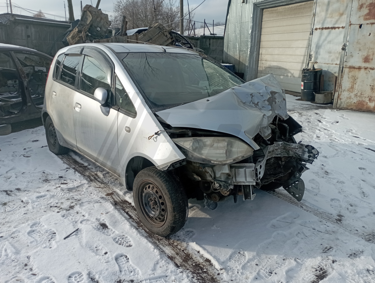 Разборка Mitsubishi Colt 2003 г.в. с пробегом 290 000 км