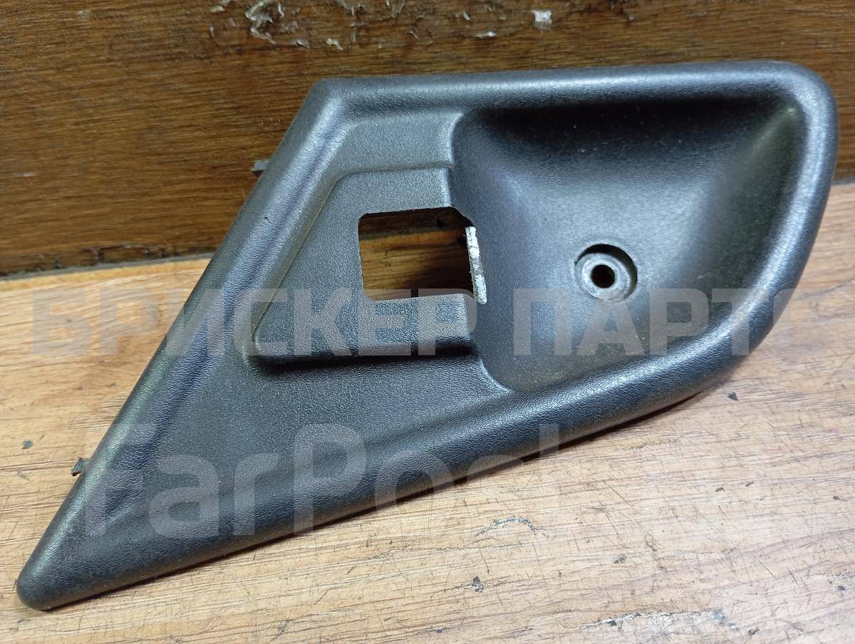 Накладка ручки двери задней левой на ГАЗ 31105 Волга  31106105189
