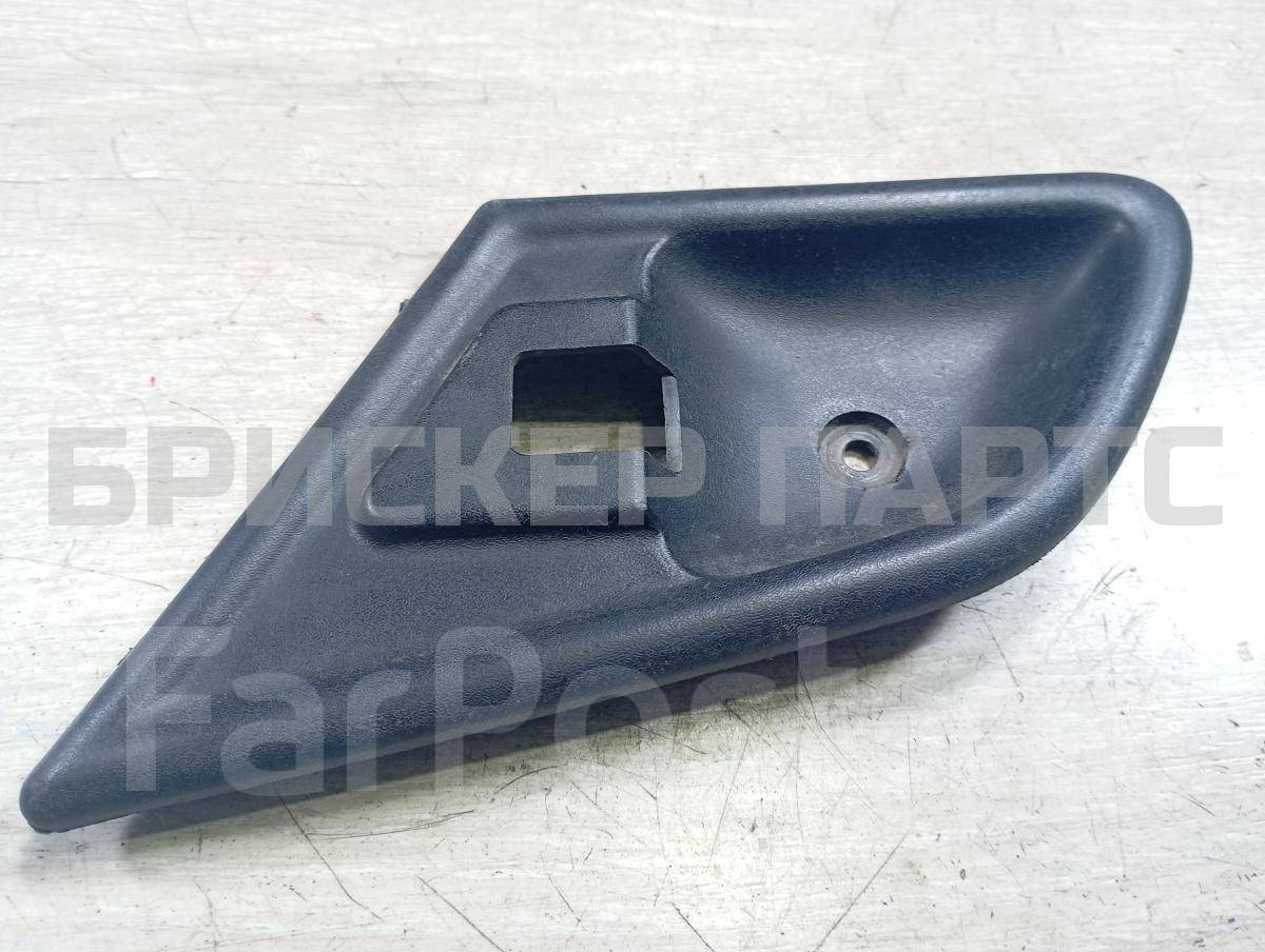 Накладка ручки двери передней левой на ГАЗ 31105 Волга 31106105189