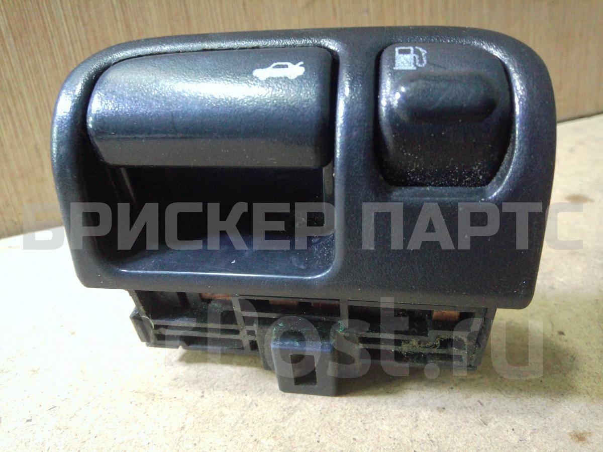 Кнопка открывания багажника на Ниссан Максима A33 253802Y000