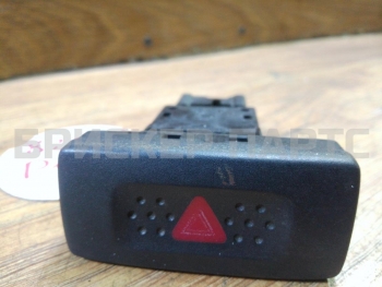 Кнопка аварийной сигнализации на Ниссан Террано 2 R20 рестайлинг