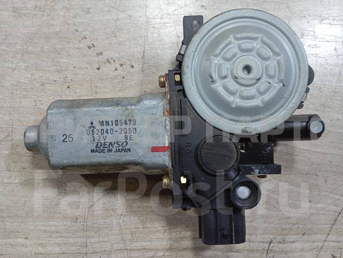 Моторчик стеклоподъемника передний правый на Митсубиси Кольт VI (Z20) MN105470