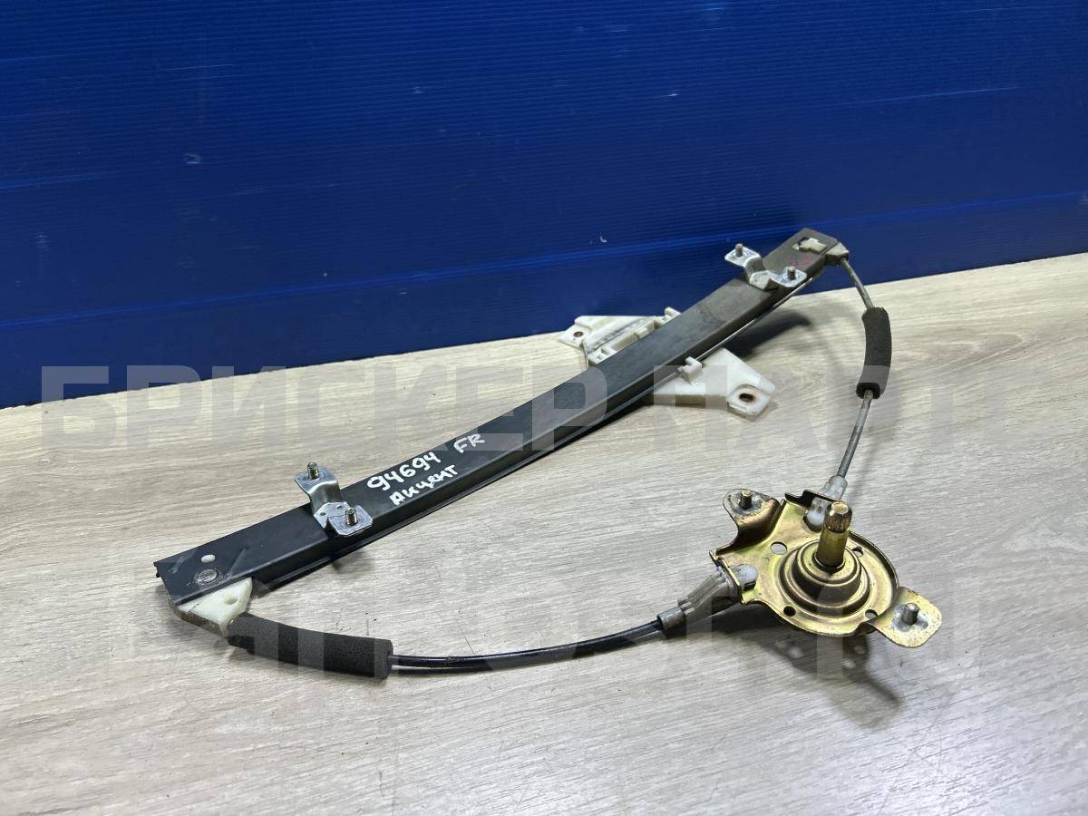 Стеклоподъемник механический правый передний на Хендай Акцент 2 поколение ТагАЗ 8240225000