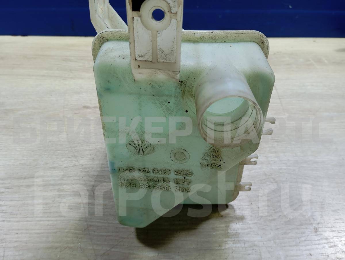 Бачок омывателя лобового / заднего стекла на Шевроле Авео 1 поколение T250 96543076 Бачок омывателя лобового / заднего стекла на Шевроле Авео 1 поколение T250 96543076