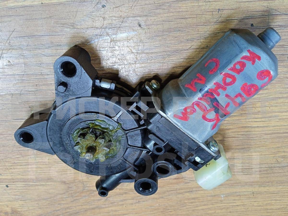 Моторчик стеклоподъемника передний правый на Киа Карнивал 2 поколение 824604D000