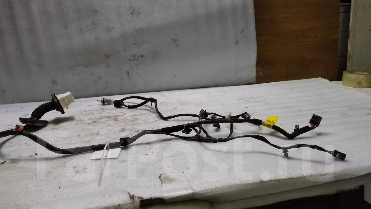 Проводка (коса) передней правой двери на Киа Серато 1 поколение 916102F170
