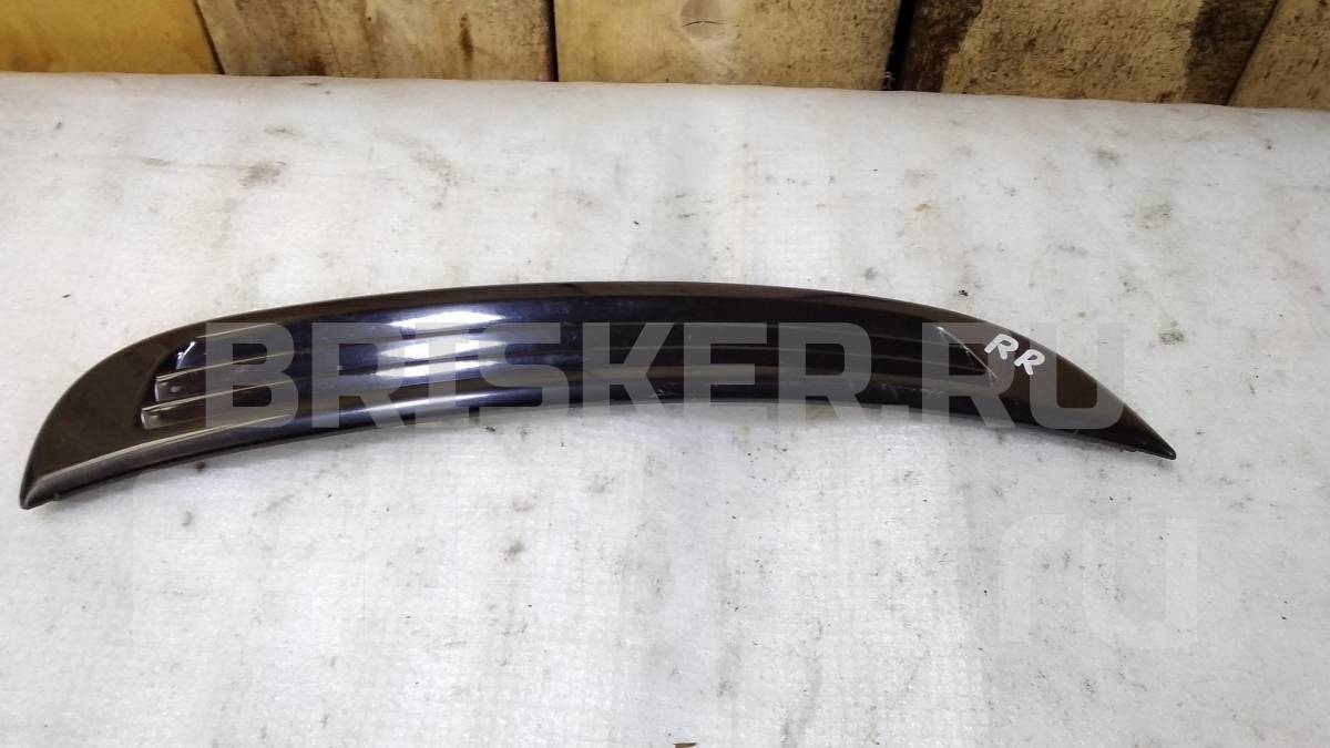 Накладка стекла заднего правого на Сузуки Гранд Витара 1 поколение