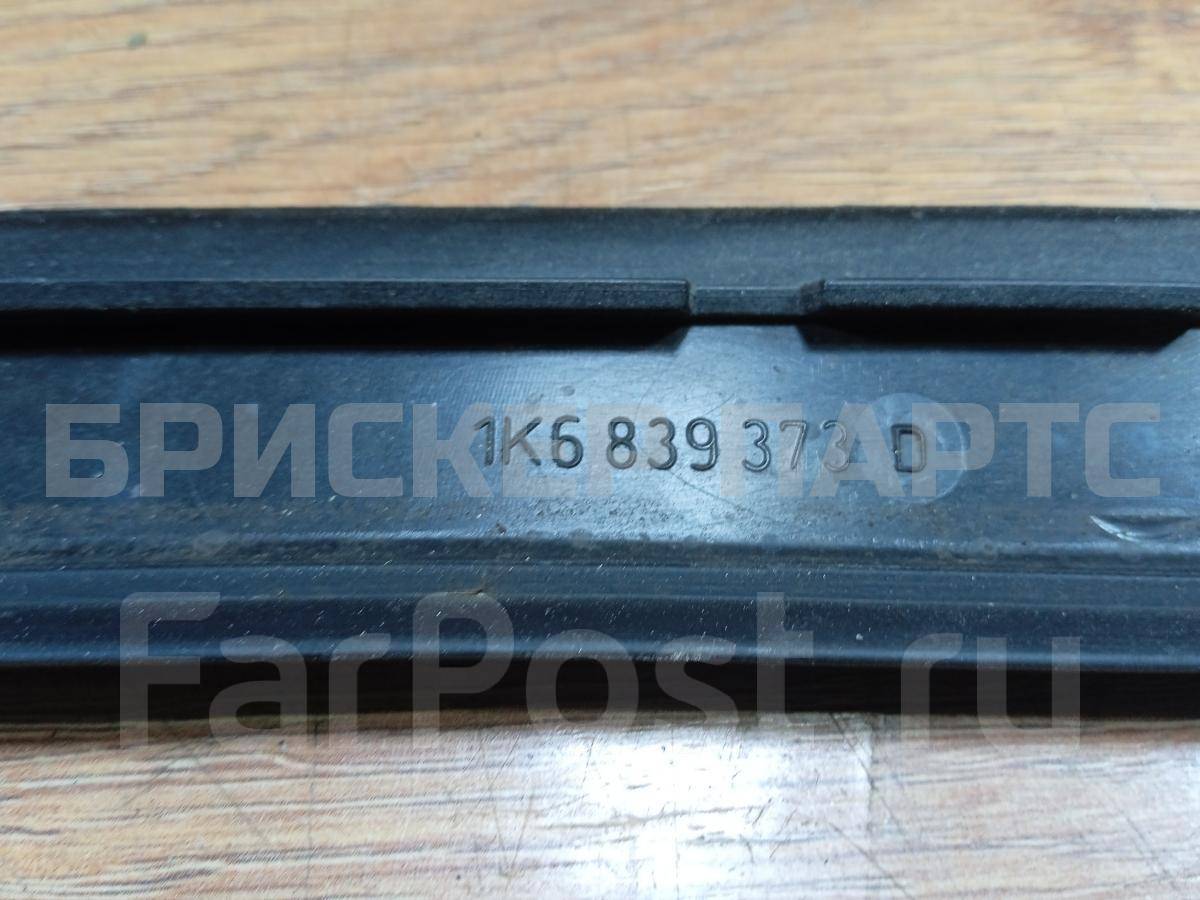 Накладка двери внутренняя задняя левая на Фольксваген Гольф Mk5 1K6839373D