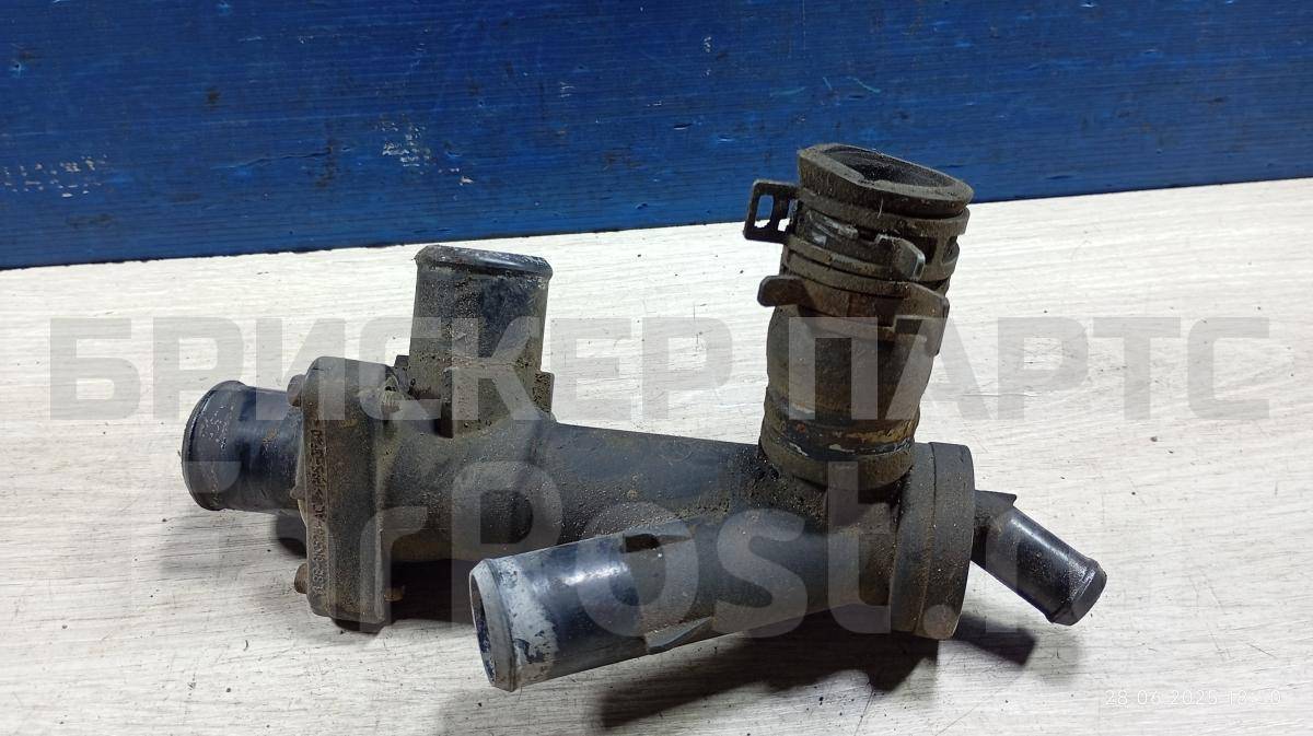 Корпус термостата на Мазда Трибьют 1 серия EP AJ0315176A