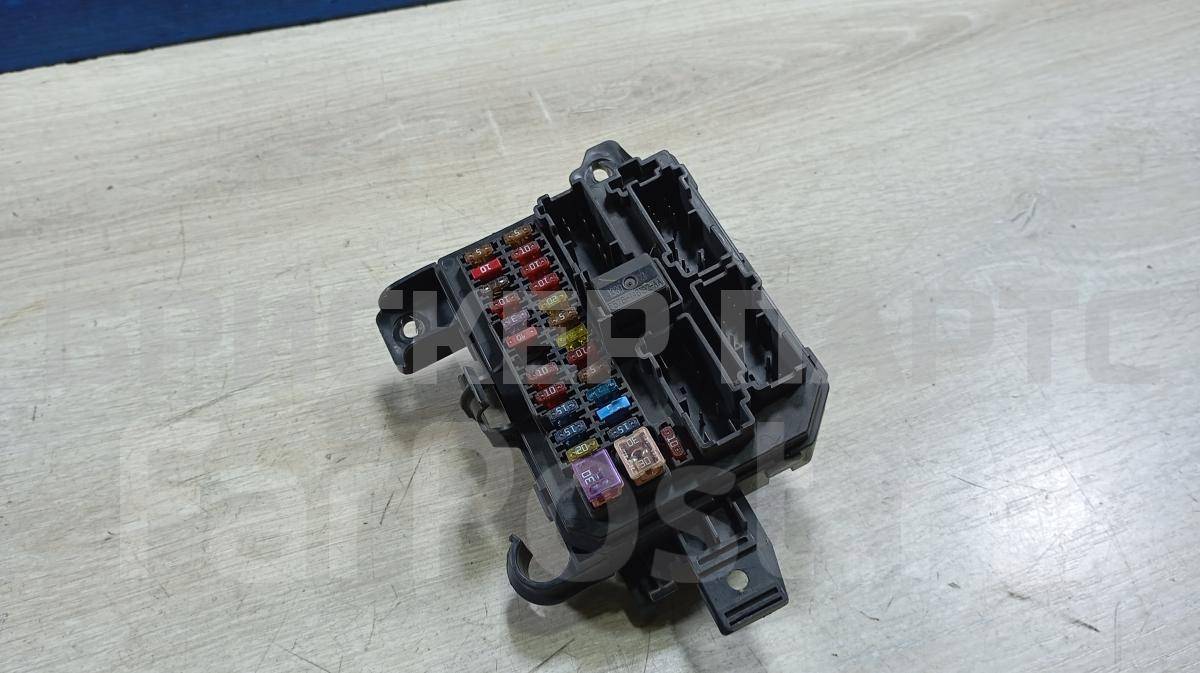 Блок предохранителей (монтажный) на Мазда Трибьют 1 серия EP YL8414N068AG