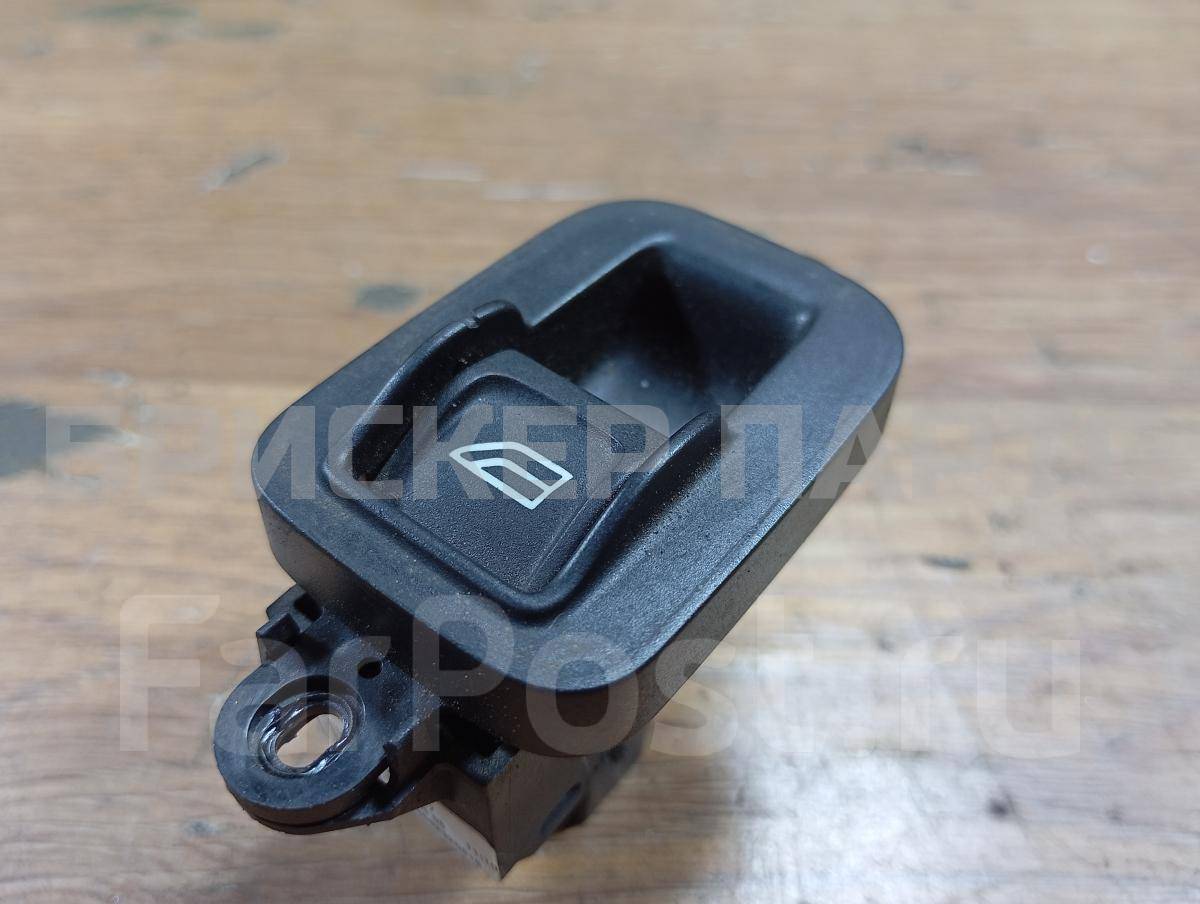 Кнопка стеклоподъемника на Вольво V50 1 поколение рестайлинг 30773217