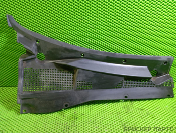 Жабо решетку стеклоочистителя правую (планку под дворники, накладку под лобовое стекло) для Мазда Трибьют 1 серия EP