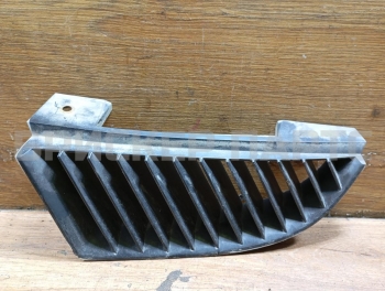 Решетка радиатора левая на Митсубиси Кольт 6 поколение Z20, Z30 MN127773