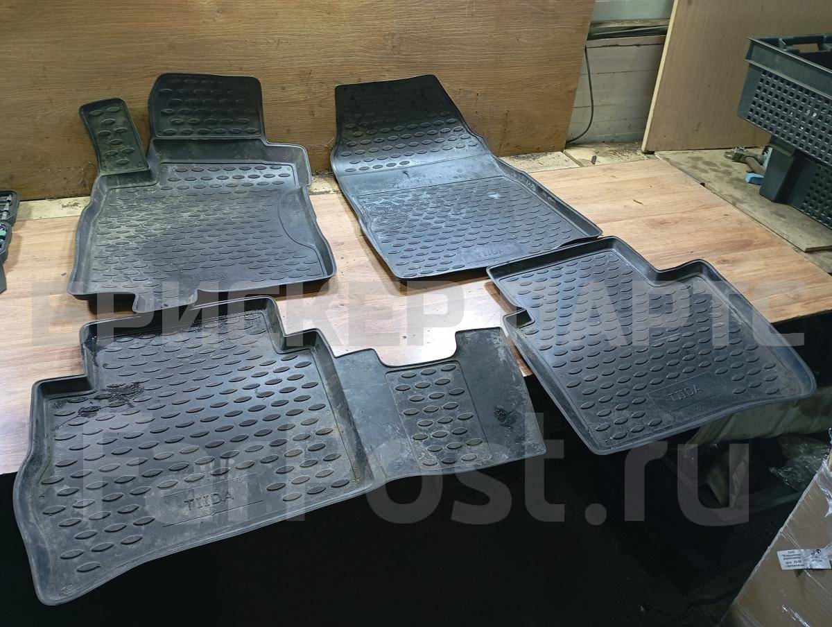Комплект резиновых ковриков в салон на Ниссан Тиида 1 поколение C11 NLC3621210
