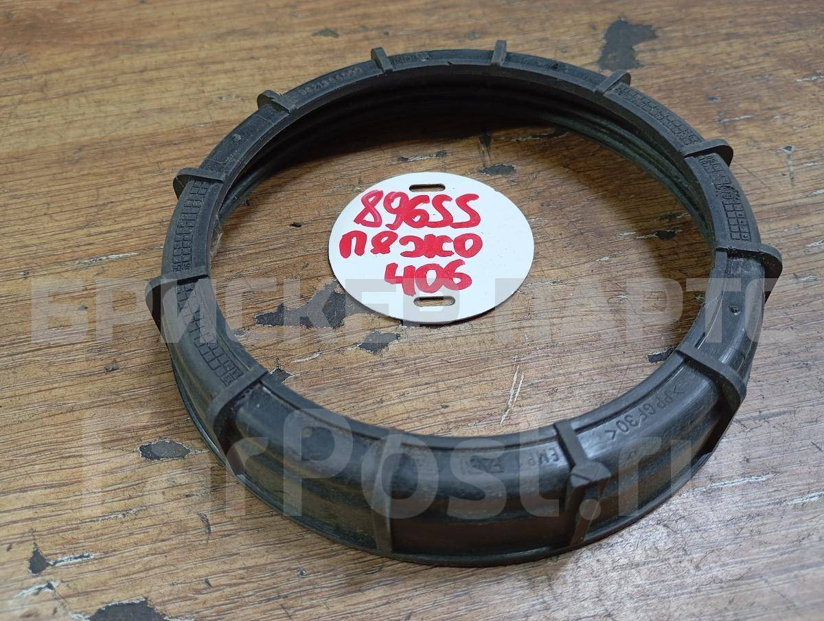 Крышка топливного насоса на Пежо 406