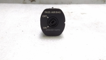 Выключатель пассажирской AIRBAG на Ленд Ровер Дискавери 3 поколение YWL500050PVJ