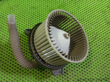 Моторчик печки (вентилятор, мотор, двигатель отопителя) для Мазда Трибьют 1 серия EP