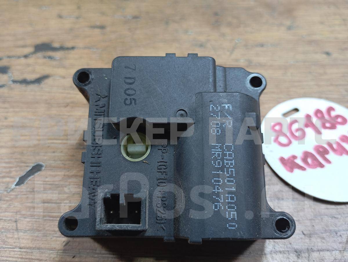 Моторчик заслонки отопителя на Митсубиси Каризма I поколение рестайлинг MR910476