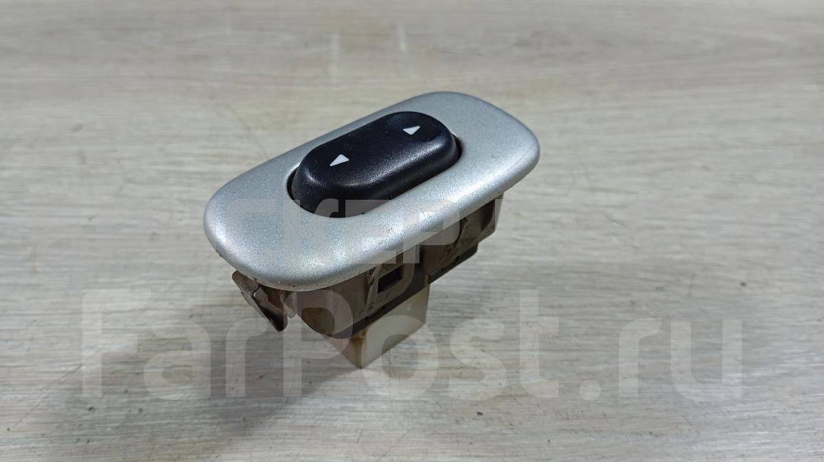 Блок управления стеклоподъемниками задней правой двери на Мазда Трибьют 1 серия EP YF1T14529AB