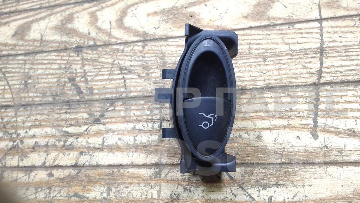 Кнопка открывания багажника на Мерседес-Бенц E W211 2118211151