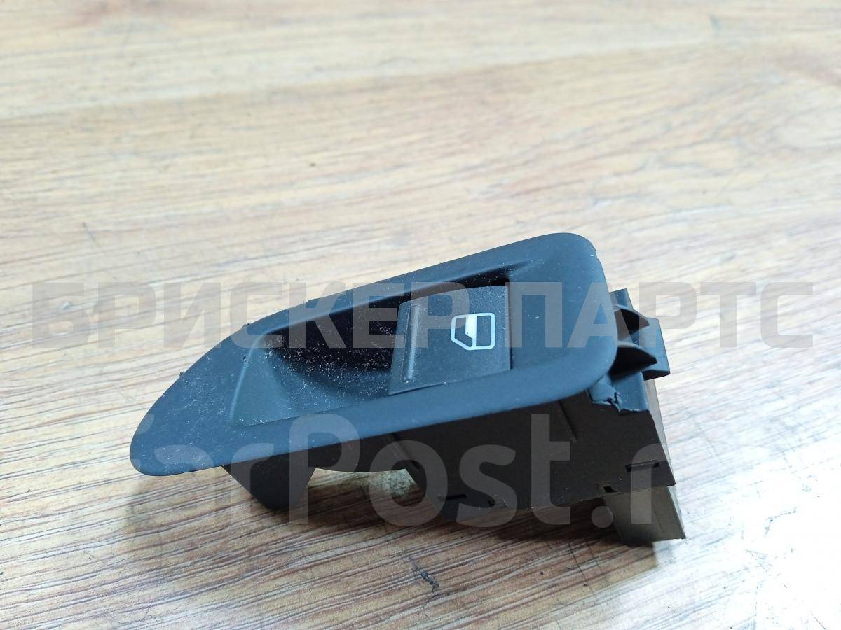 Кнопка стеклоподъемника на Фольксваген Гольф Mk6 7L6959855