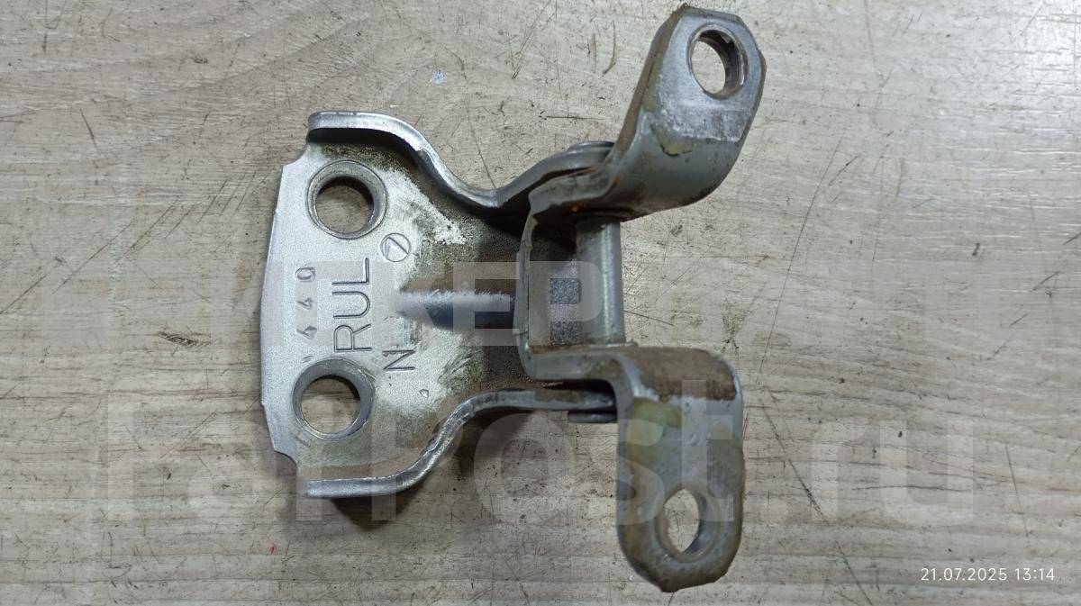 Петля двери задней левой верхняя на Субару Импреза 2 поколение (GG,GD /G11) 61520FA010