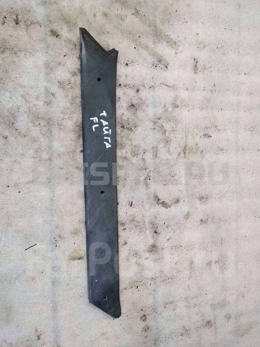 Накладка стойки (облицовка) лобового стекла левая на ВАЗ Лада Нива 2121 Тайга, Урбан, Легенд  212135004061