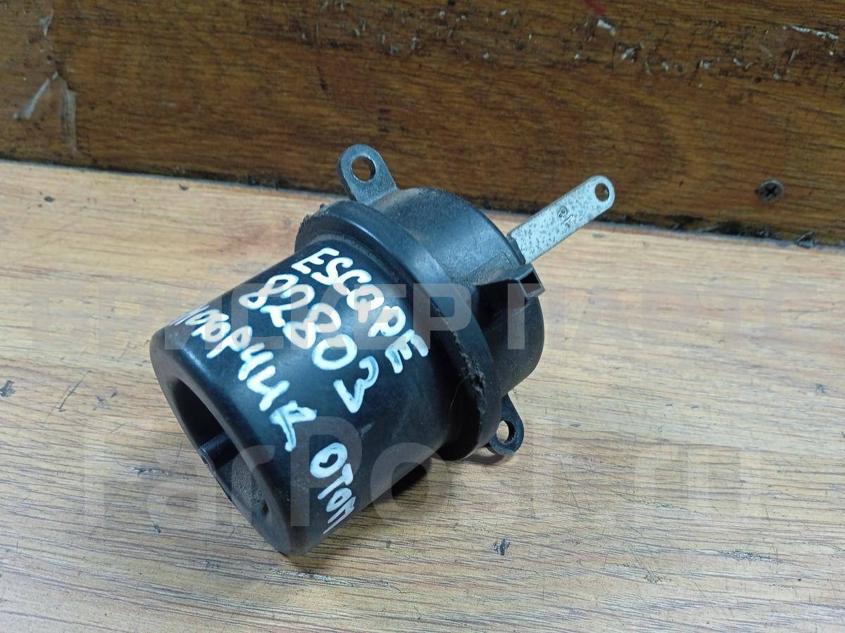 Моторчик (сервопривод печки) заслонки отопителя на Форд Эскейп 1 поколение YL8Z18A318AA