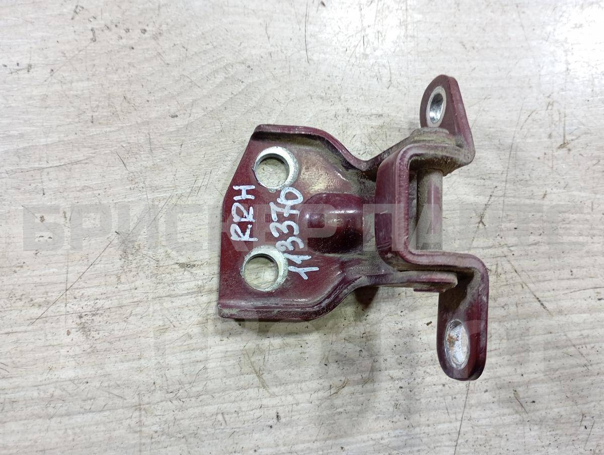 Петля двери задней правой нижняя для Киа Спектра 1 поколение SD