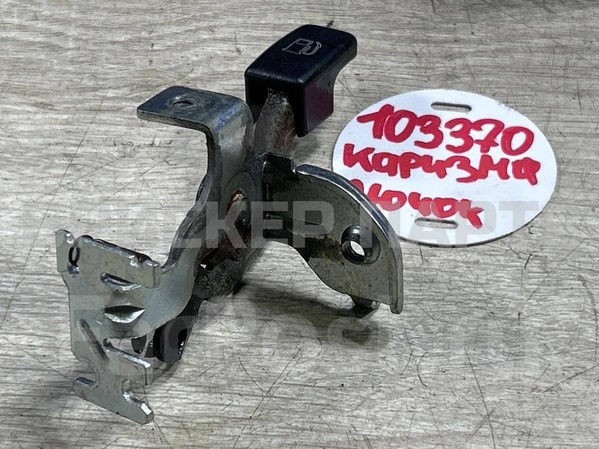 Ручка открывания лючка бензобака на Митсубиси Каризма I поколение рестайлинг MB923659