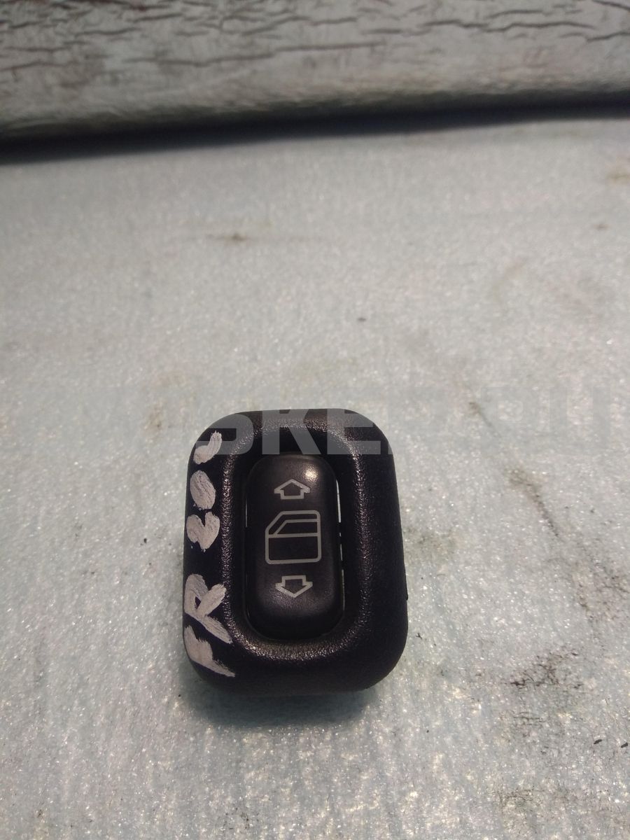 Кнопка, клавиша стеклоподъемника для Mercedes (Мерседес) Ц-класс W202