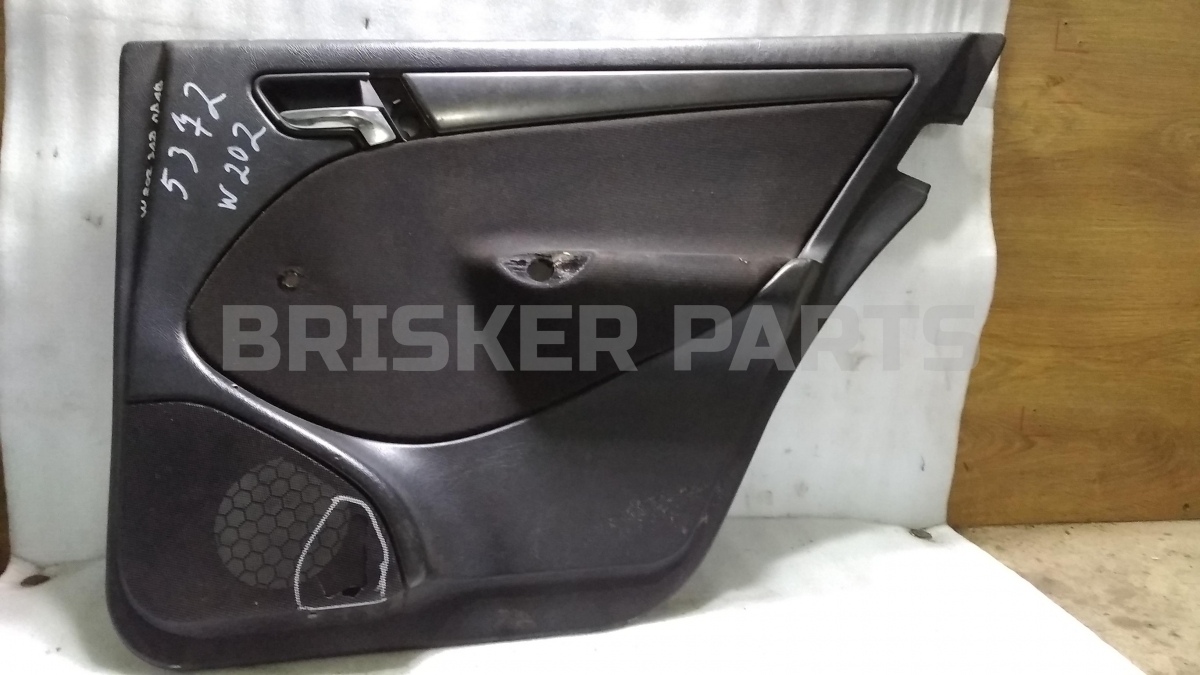 Обшивка двери (обивка) задней правой для Mercedes (Мерседес) Ц-класс W202
