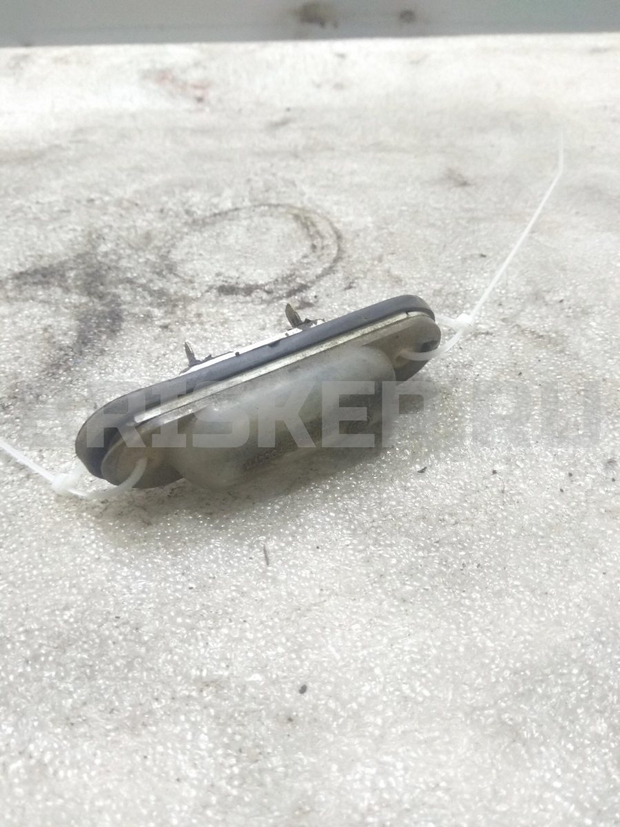 Петля багажника левая для Митсубиси Каризма I поколение рестайлинг