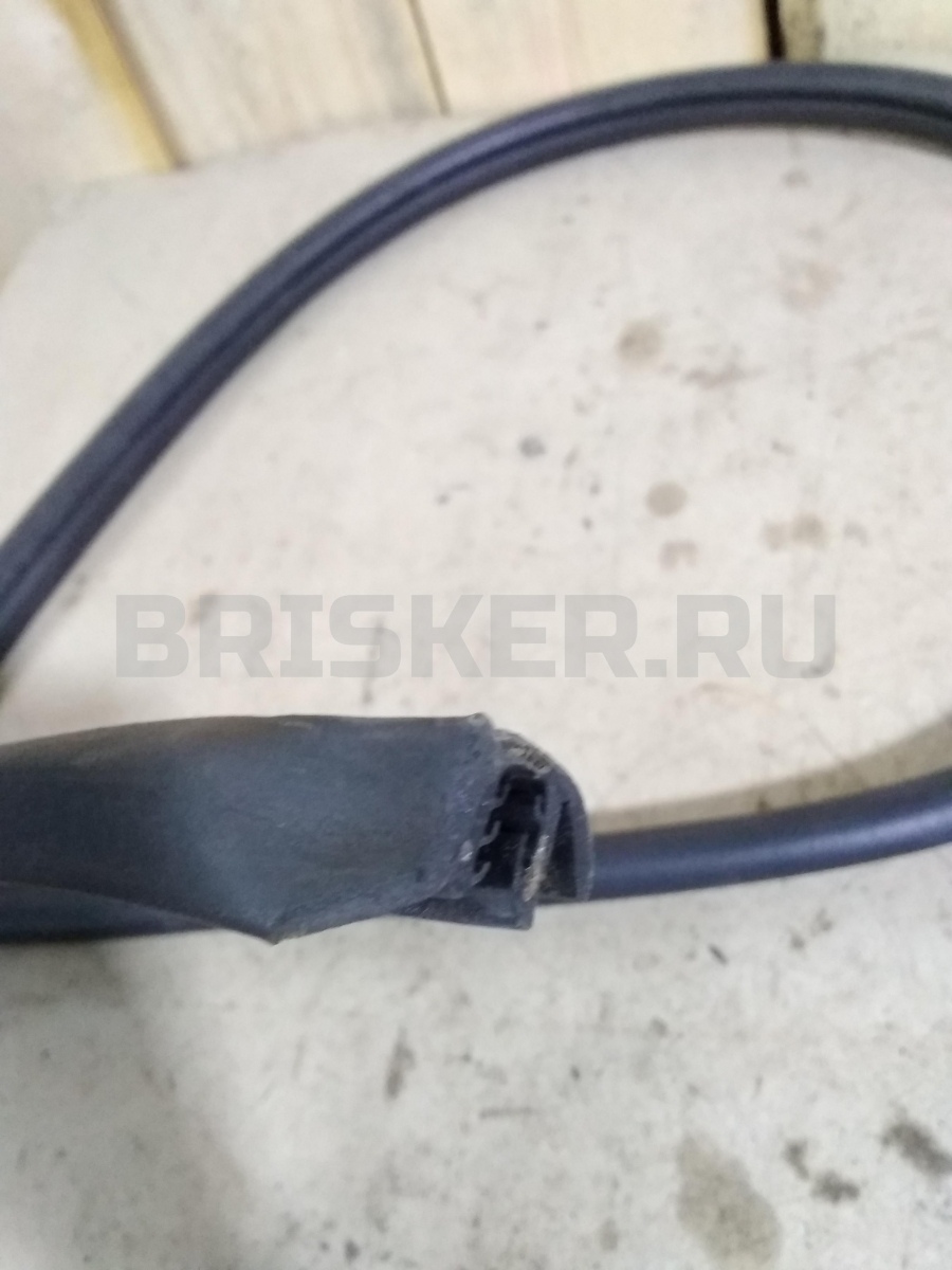 Уплотнитель дверного проёма передний правый для Митсубиси Каризма I поколение рестайлинг