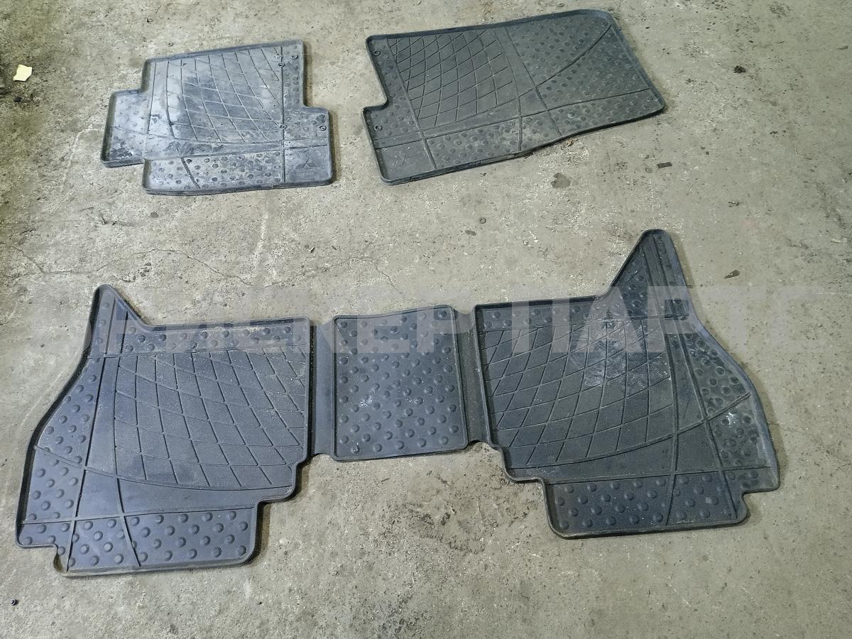 Комплект резиновых ковриков в салон для Митсубиси Паджеро/Монтеро 4 (V90/V80)