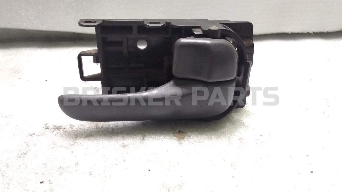 Ручка открывания пассажирской двери (передней правой) внутренняя для Ниссан Альмера 2 поколение (N16)