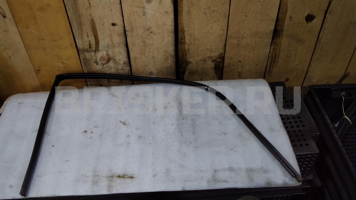 Уплотнитель дверного проёма задний левый для Сузуки Гранд Витара 1 поколение