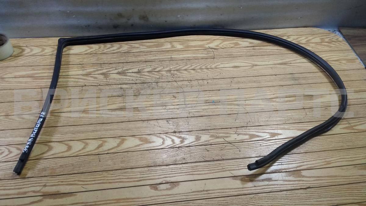 Уплотнитель дверного проёма передний правый для Сузуки Гранд Витара 1 поколение