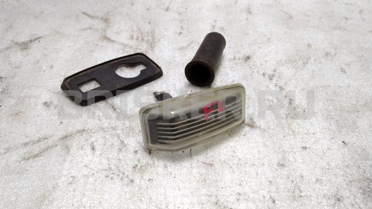 Повторитель на крыло белый для 2110