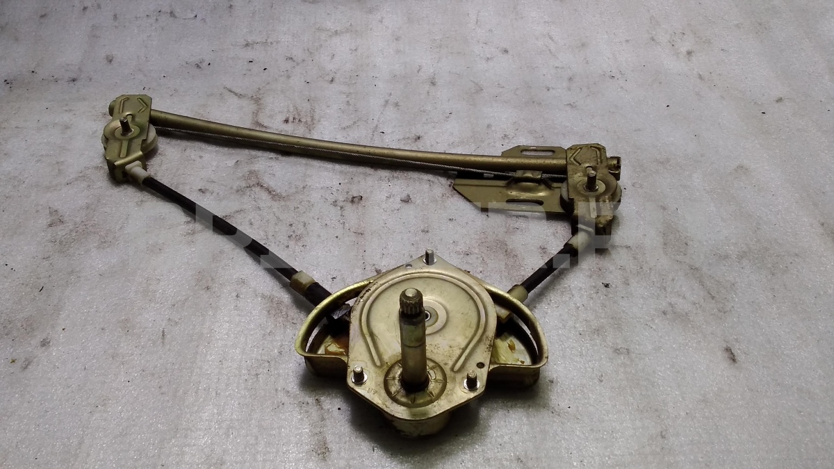 Стеклоподъемник механический (ручной) правый задний для 2110