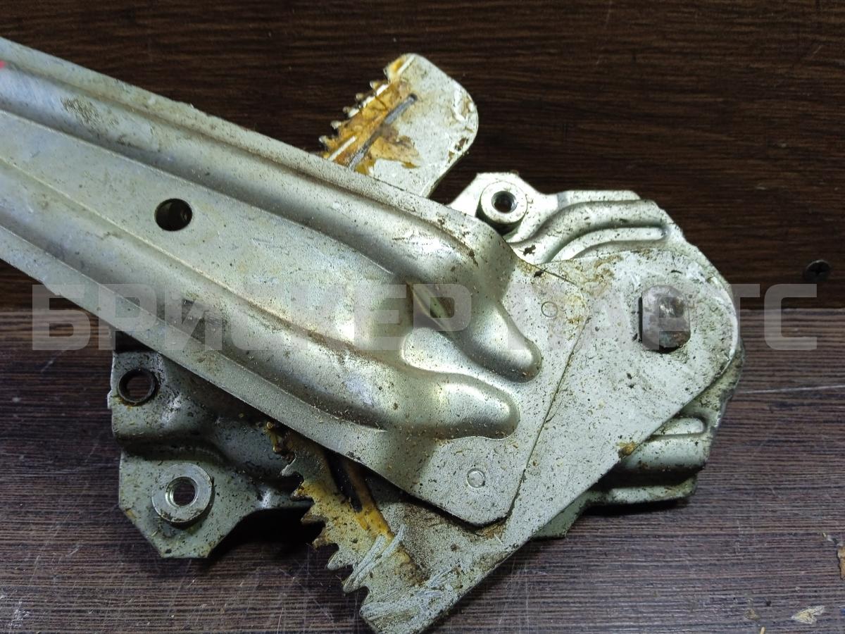 Петля двери задней левой верхняя на Хендай Траджет Тражет