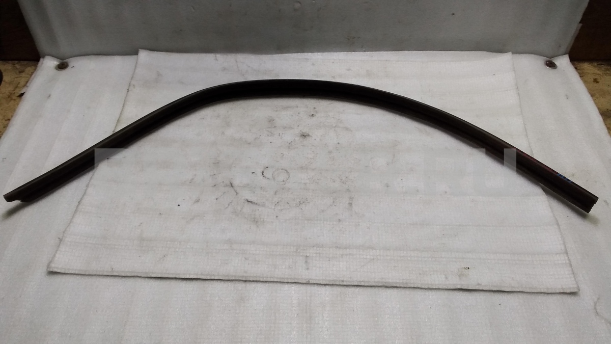 Уплотнитель, молдинг стекла двери передней правой (бархотка) для 2114