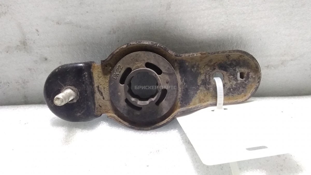 Кронштейн крепления радиатора охлаждения двигателя правый для Киа Спектра 1 поколение SD