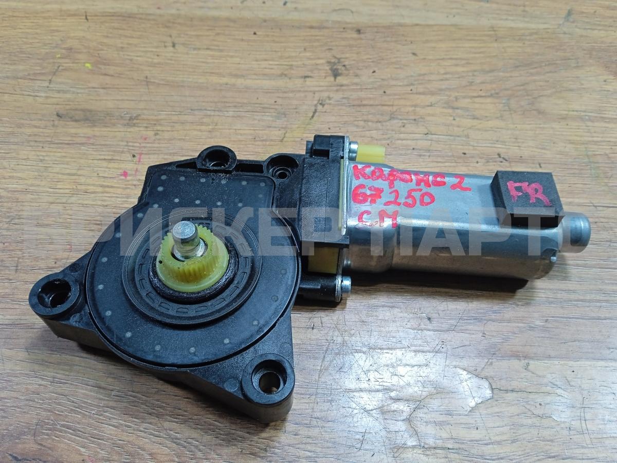 Моторчик стеклоподъемника передний правый для Киа Каренс 2 поколение